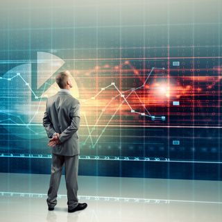 Persona observando datos digitales